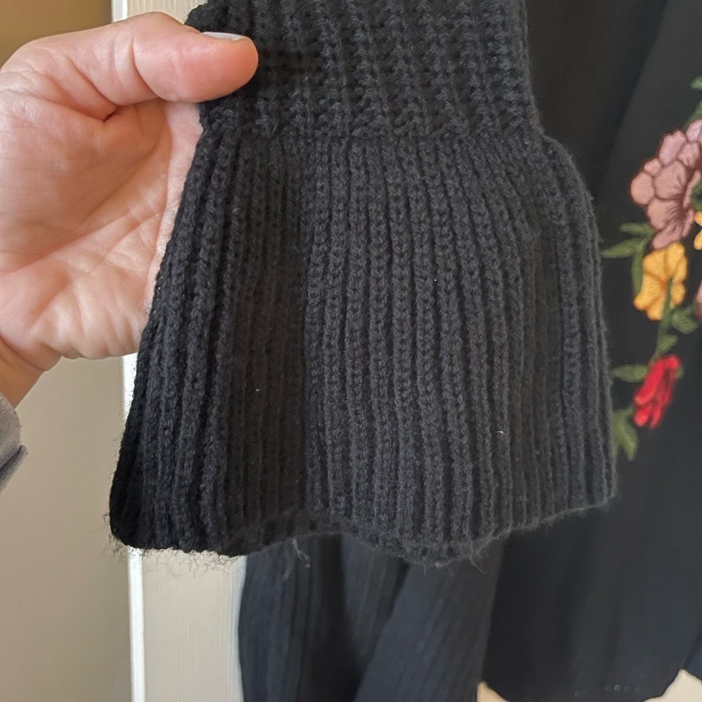 Say What? Embroidered cardigan • Women’s small - Picture 2 of 4